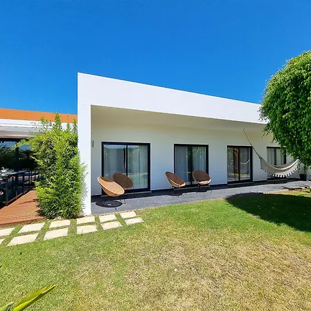 Отель Monte Canelas 4*